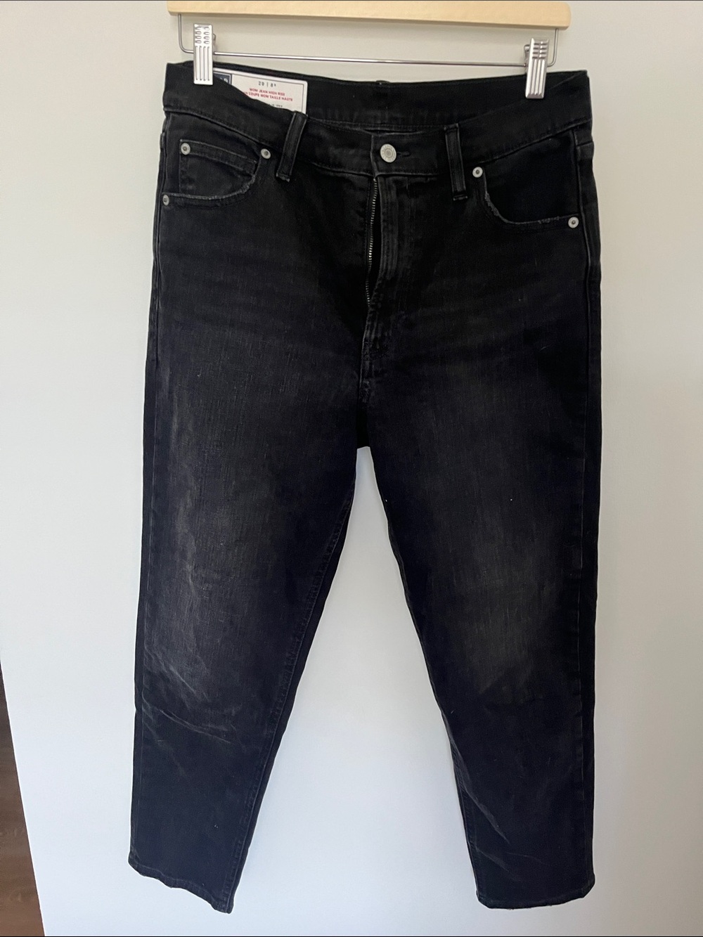 GAP women’s high rise black Mom Jean